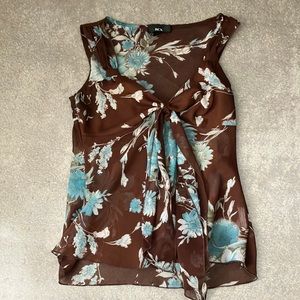 Sheer flower sleeveless shirt